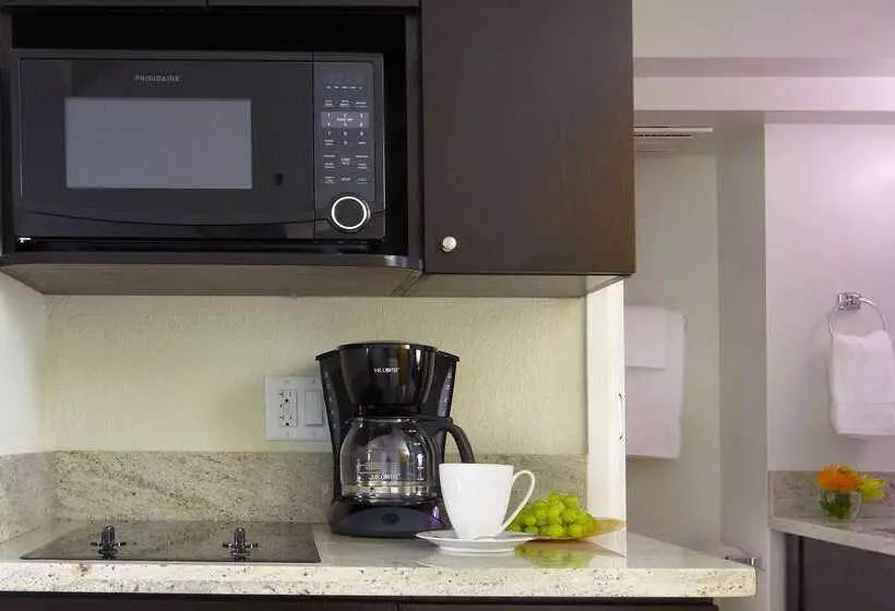 בית מלון כפרי Aqua Skyline At Island Colony