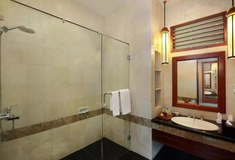 Отель Bali Niksoma Boutique Beach Resort