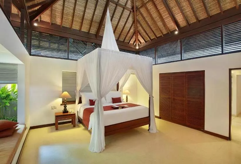 Отель Bali Niksoma Boutique Beach Resort