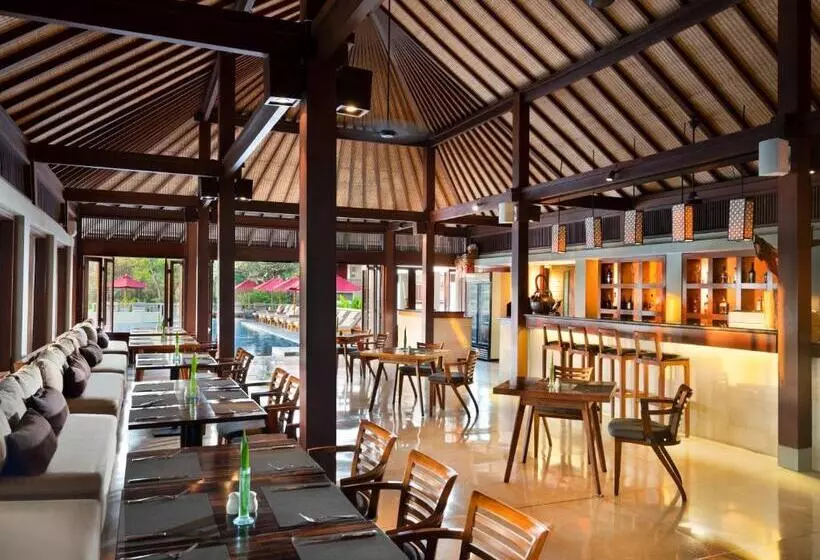 Отель Bali Niksoma Boutique Beach Resort