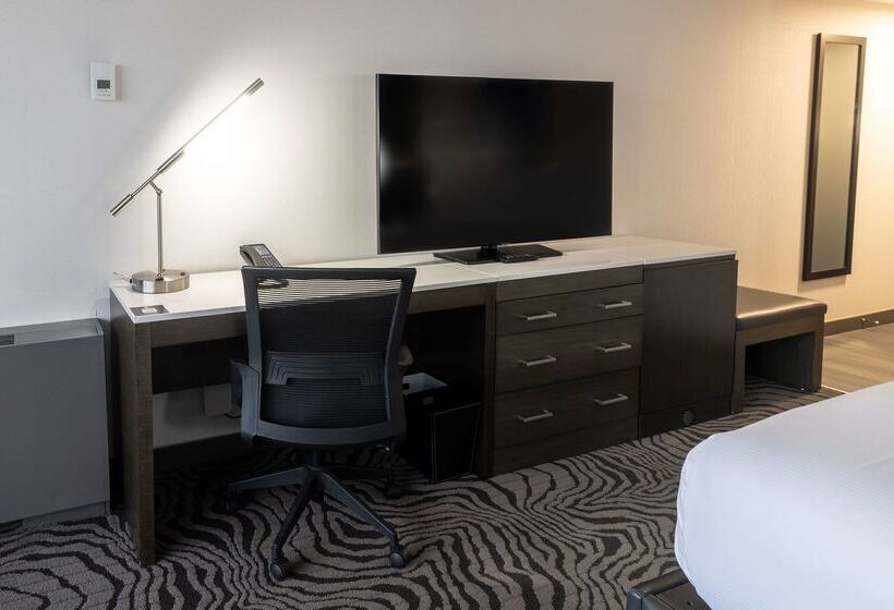 هتل Doubletree By Hilton Calgary North