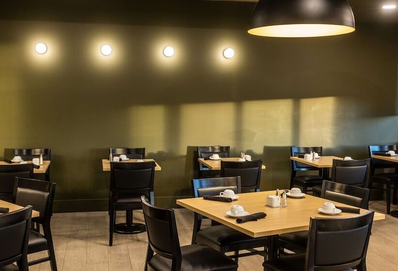 هتل Doubletree By Hilton Calgary North