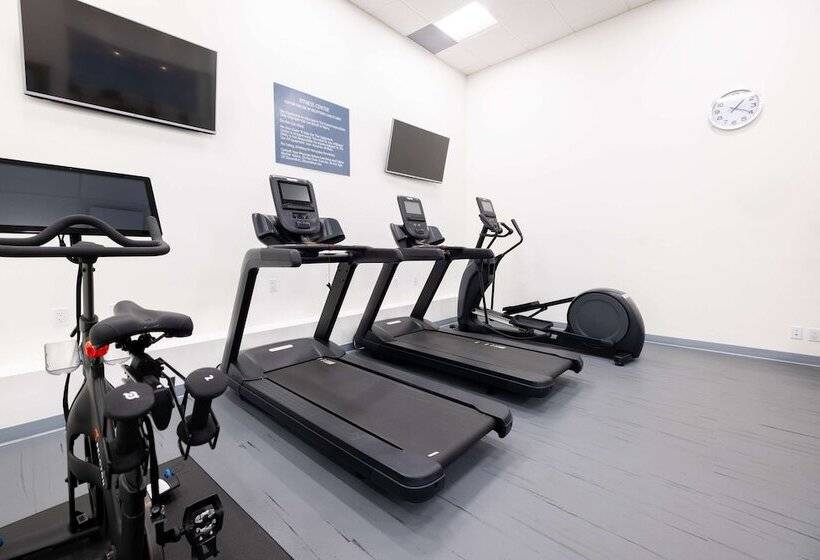 هتل Doubletree By Hilton Calgary North