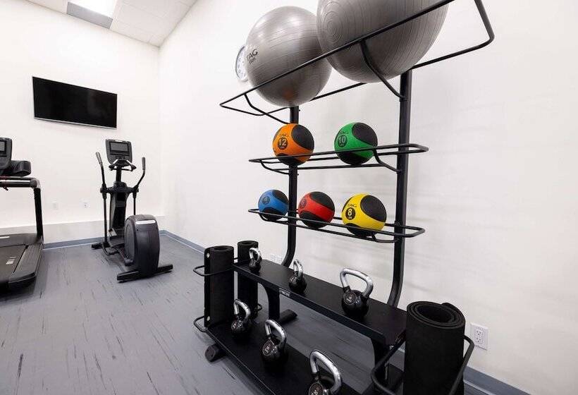 هتل Doubletree By Hilton Calgary North