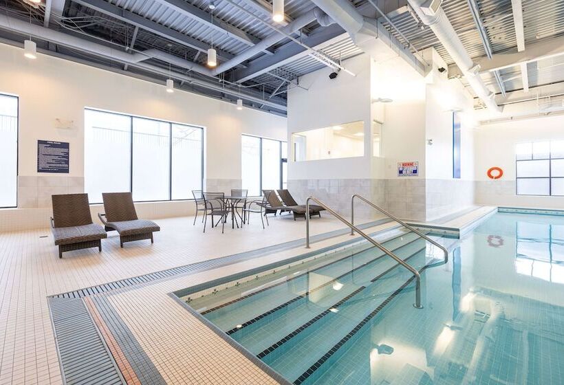 هتل Doubletree By Hilton Calgary North