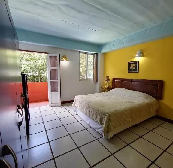 هتل Eco Suites Uxlabil Guatemala