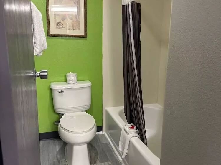 בית מלון כפרי La Quinta Inn By Wyndham Omaha Southwest