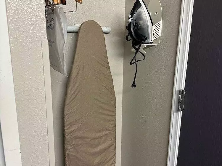 בית מלון כפרי La Quinta Inn By Wyndham Omaha Southwest