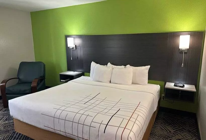 בית מלון כפרי La Quinta Inn By Wyndham Omaha Southwest