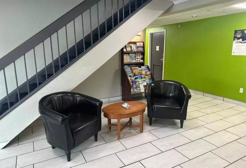 בית מלון כפרי La Quinta Inn By Wyndham Omaha Southwest