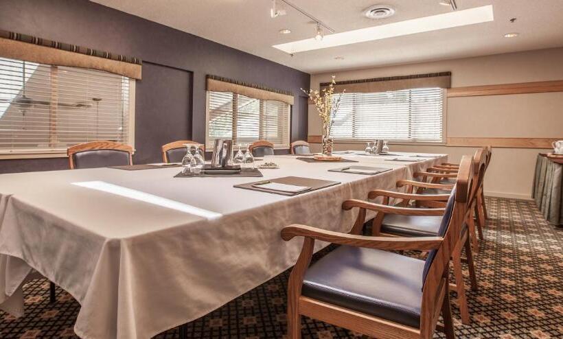 هتل Tighnamara Seaside Spa Resort