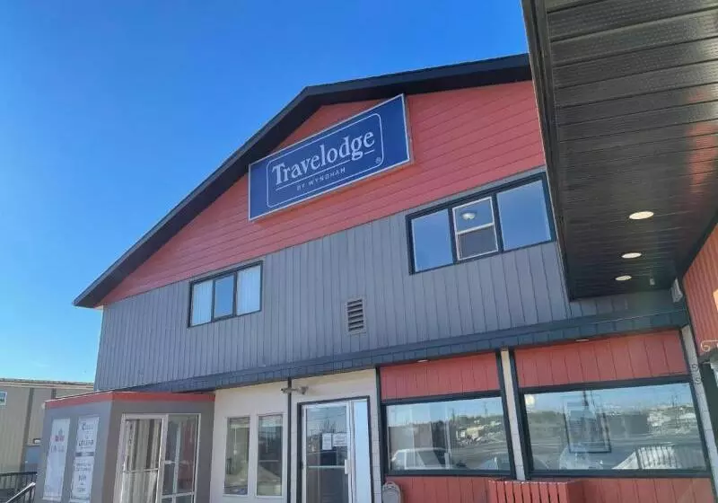 Отель Travelodge By Wyndham Fort St John