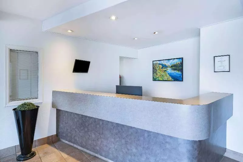 Отель Travelodge By Wyndham Fort St John