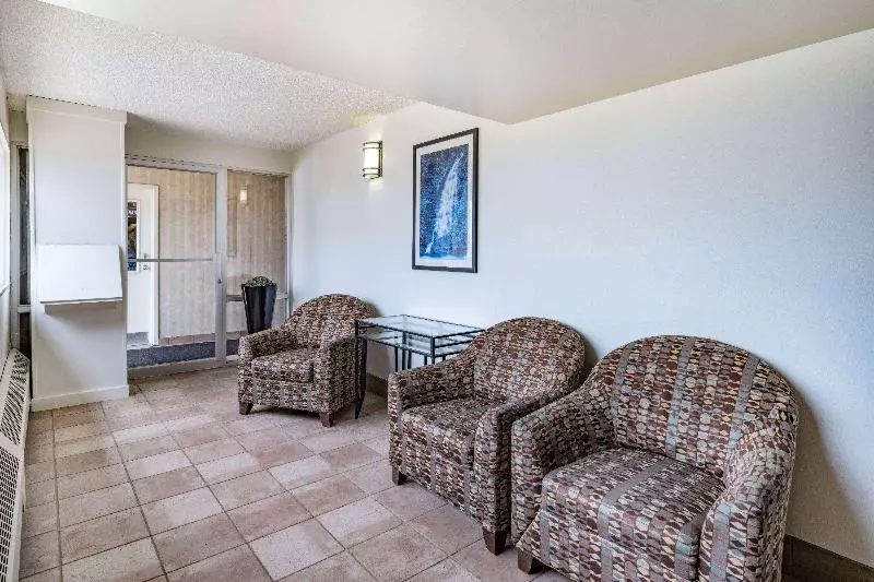 Отель Travelodge By Wyndham Fort St John