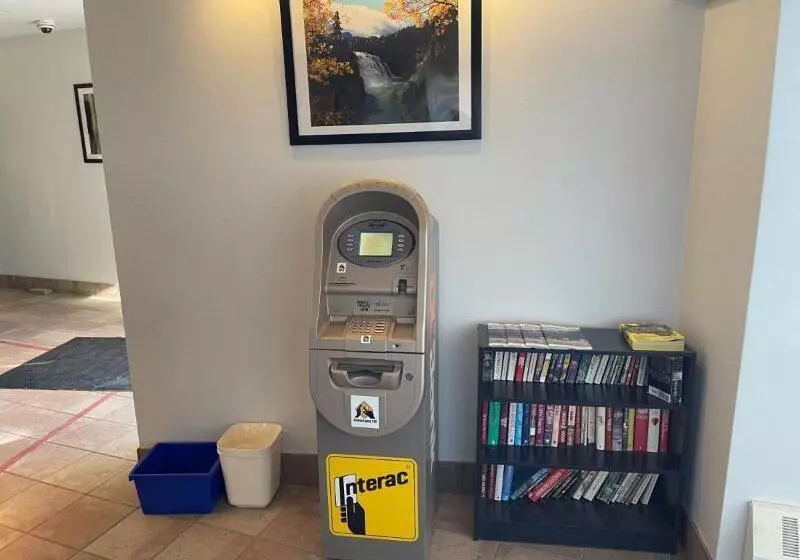 Отель Travelodge By Wyndham Fort St John