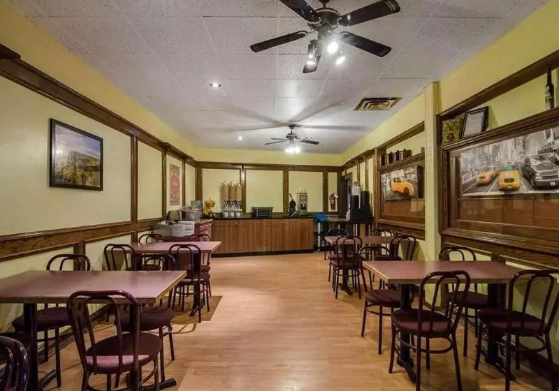 Отель Travelodge By Wyndham Fort St John