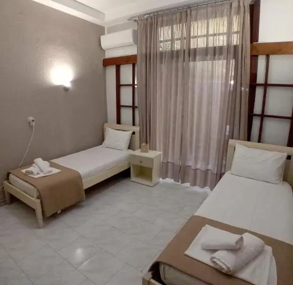 هتل Eleni's Studios Ornos