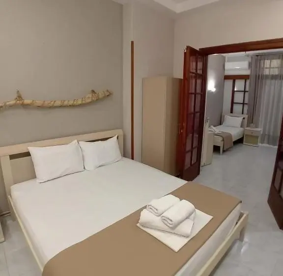 هتل Eleni's Studios Ornos