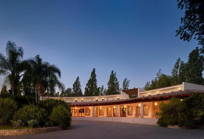 בית מלון כפרי Calaserena Resort