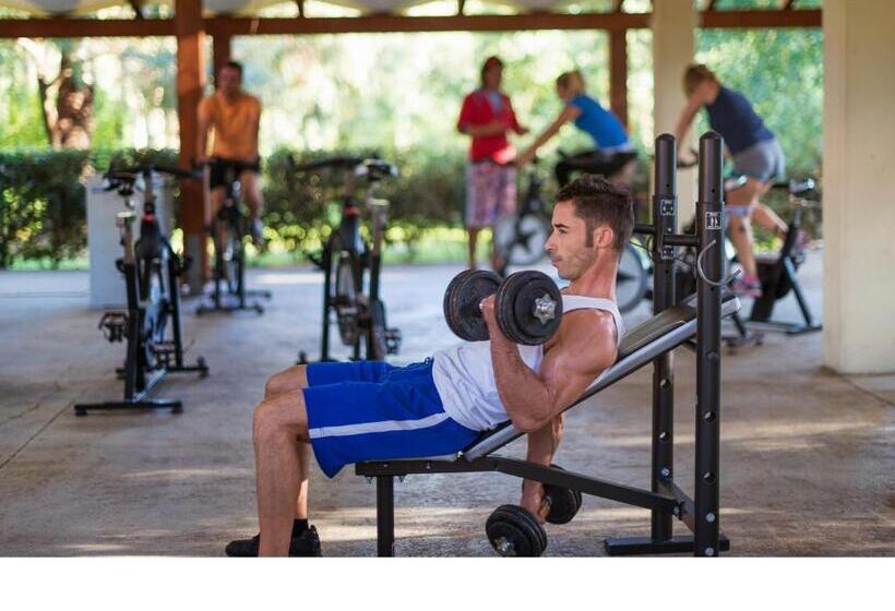 בית מלון כפרי Calaserena Resort