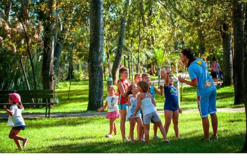 בית מלון כפרי Calaserena Resort