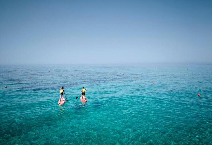 בית מלון כפרי Calaserena Resort