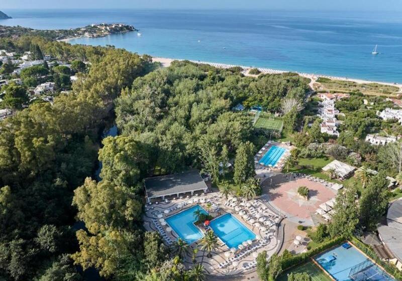 בית מלון כפרי Calaserena Resort