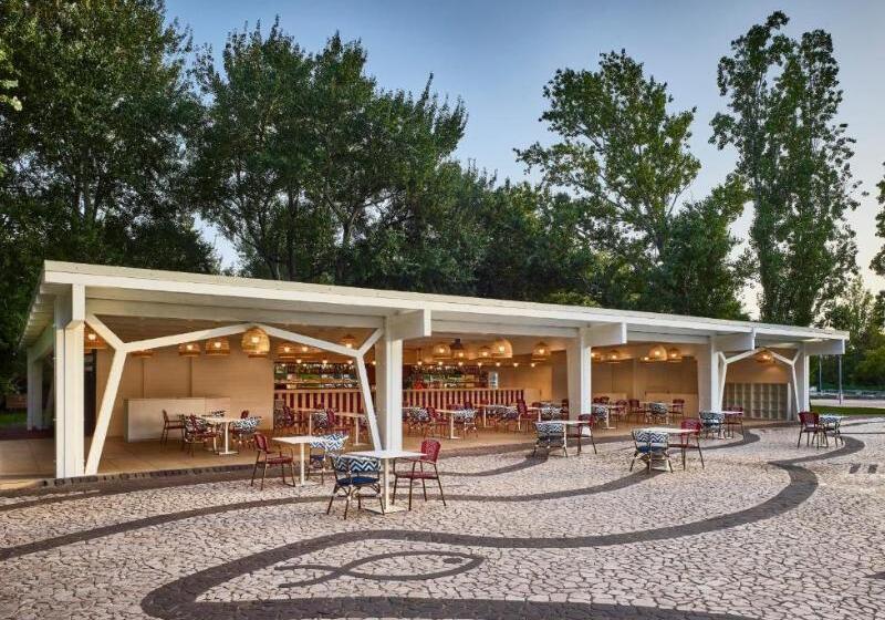 בית מלון כפרי Calaserena Resort