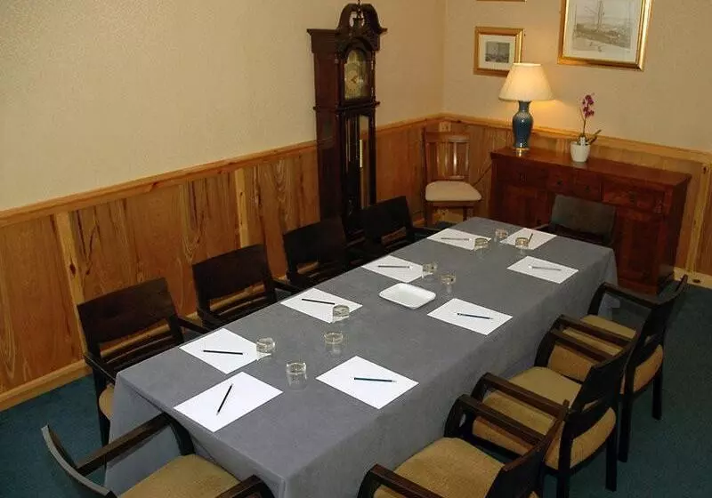 Отель Castletown