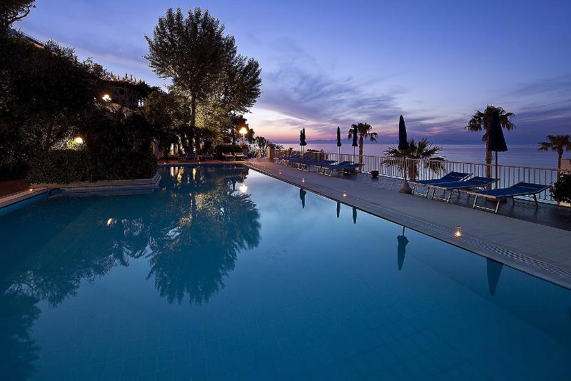 هتل Continental Mare