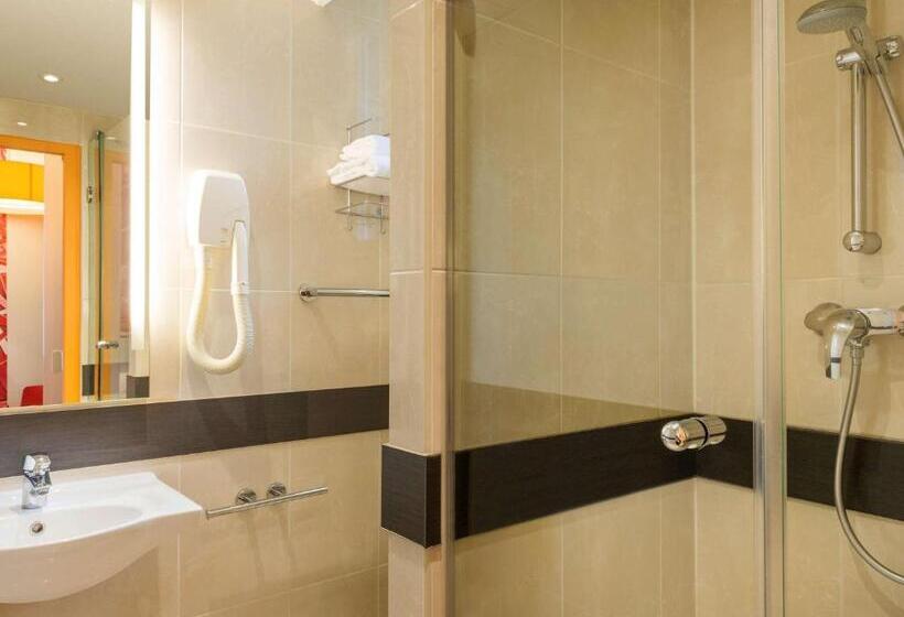 هتل Ibis Styles Paris La Défense Courbevoie