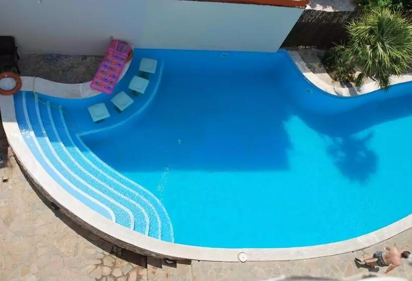 酒店 Kanelli Beach