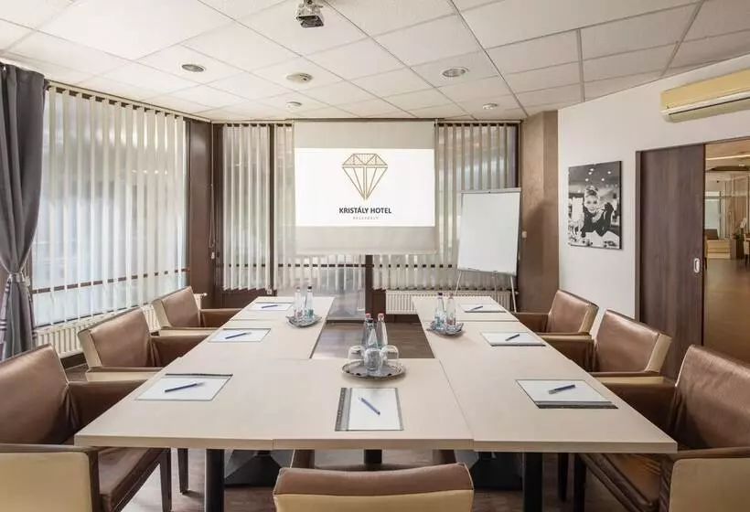 Отель Kristály