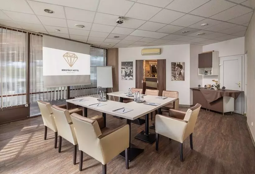 Отель Kristály