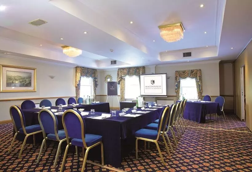 Hotel Macdonald Houstoun House