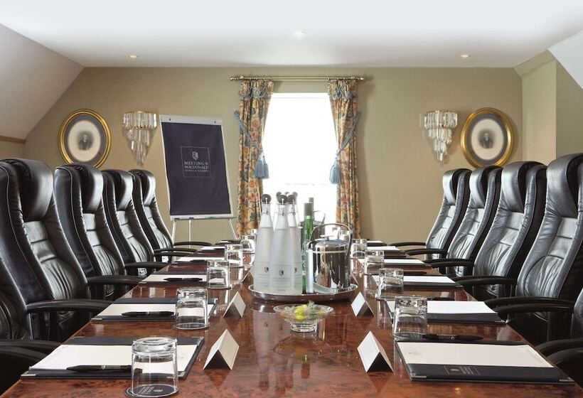 Hotel Macdonald Houstoun House