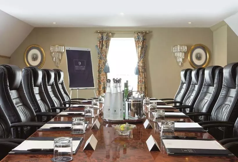 Hotel Macdonald Houstoun House