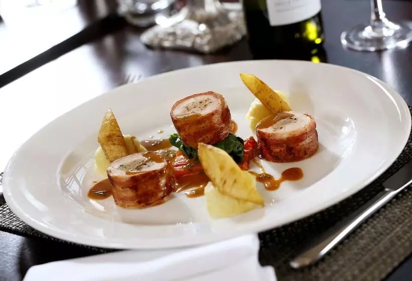 Hotel Macdonald Houstoun House