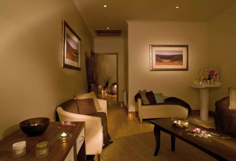 Hotel Macdonald Houstoun House