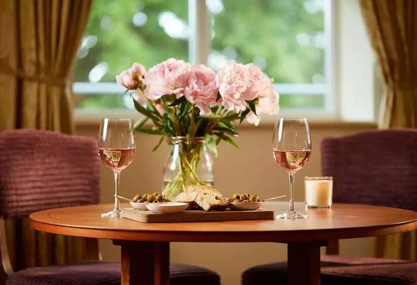 Hotel Macdonald Houstoun House