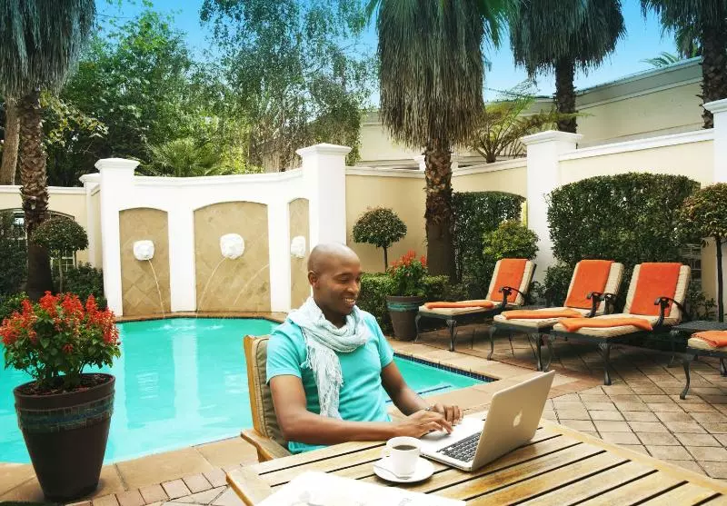 בית מלון כפרי Southern Sun The Ridge