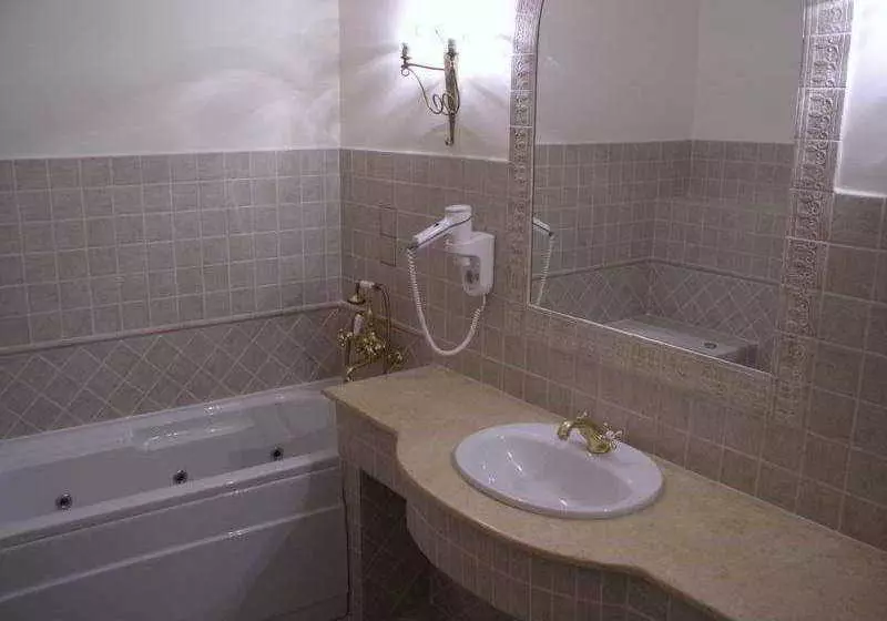 Hotel Vulturul Negru