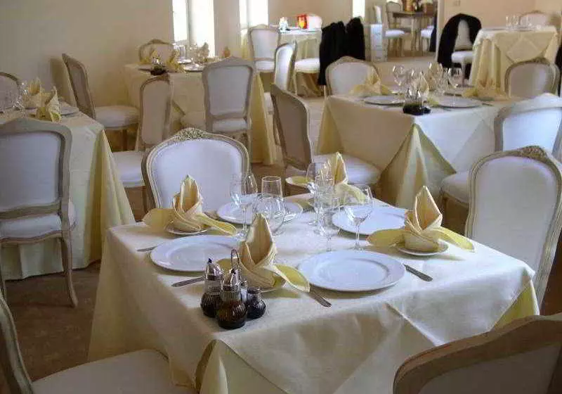 Hotel Vulturul Negru