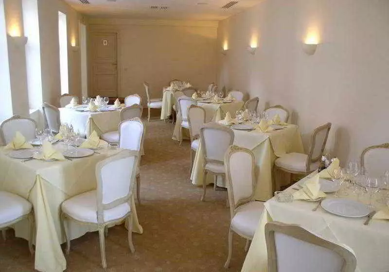 Hotel Vulturul Negru