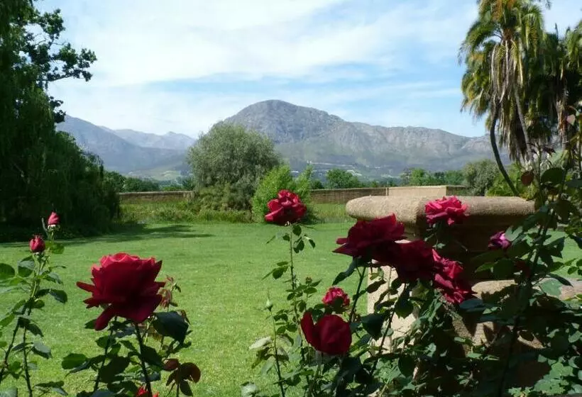 هتل Burgundy Bourgogne Historic Manor House & Cottages