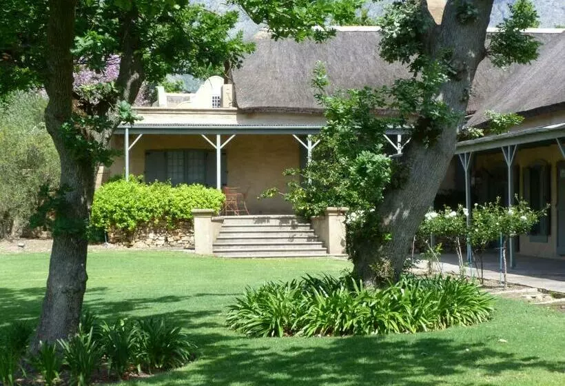 هتل Burgundy Bourgogne Historic Manor House & Cottages