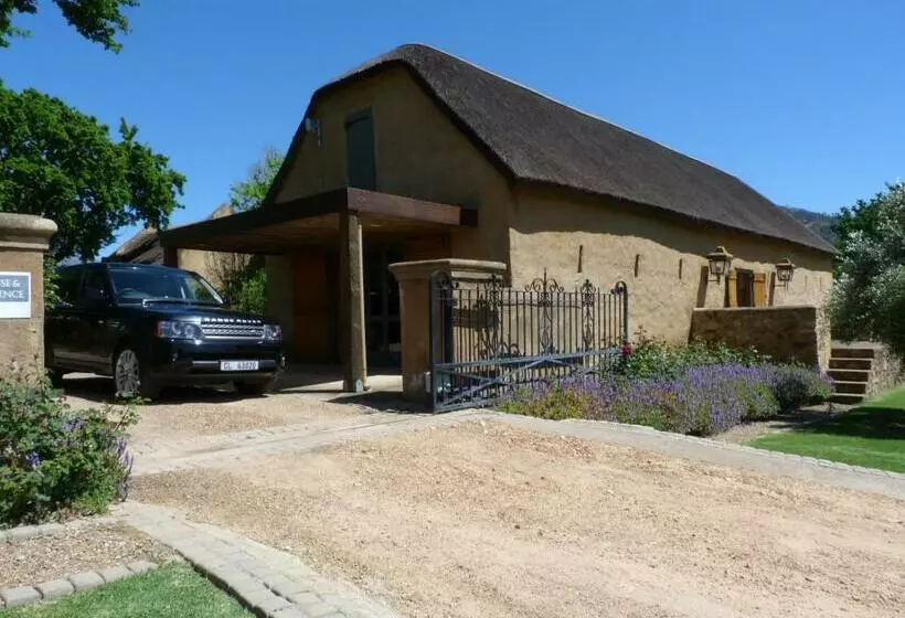 هتل Burgundy Bourgogne Historic Manor House & Cottages
