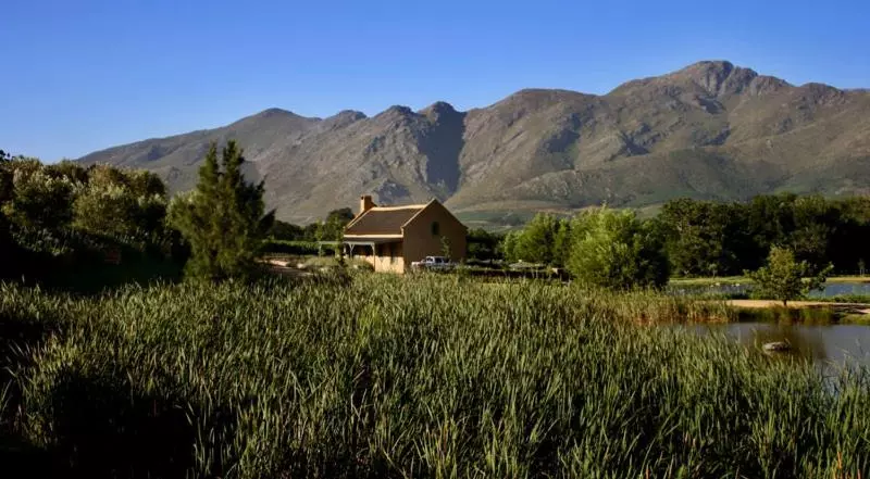 هتل Burgundy Bourgogne Historic Manor House & Cottages