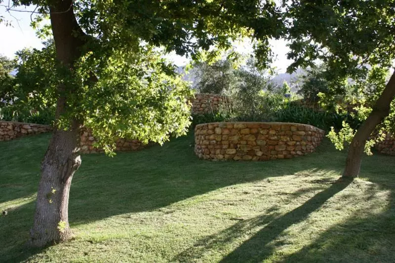 هتل Burgundy Bourgogne Historic Manor House & Cottages