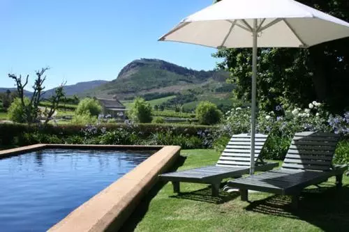 هتل Burgundy Bourgogne Historic Manor House & Cottages